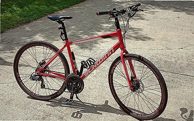 Schwinn Kempo Hybrid Bike, 700c wheels, 21 speeds, disc brakes, Stem extender