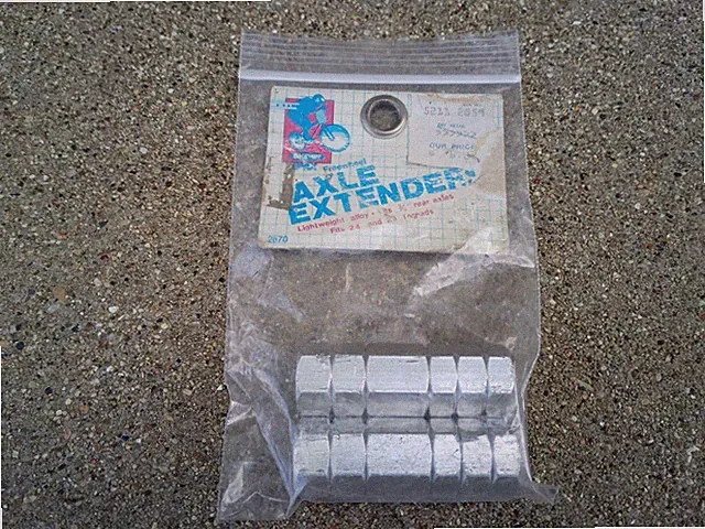 VINTAGE BIKEWAY #2670 24t /26t ALUMINUM BMX BIKE PEGS AXLE EXTENDERS SKY